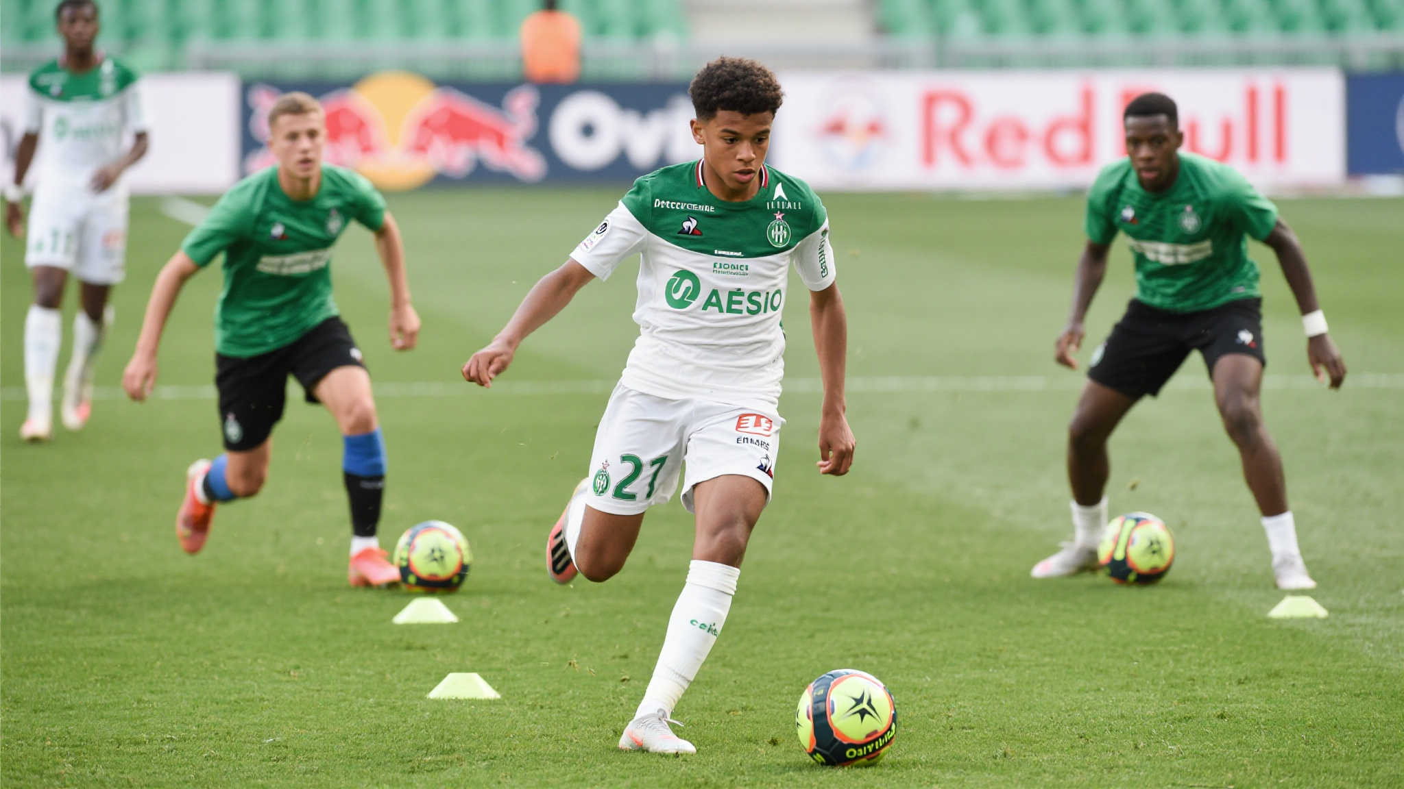 法媒：国米与莱比锡竞逐圣埃蒂安17岁中场新星埃马德